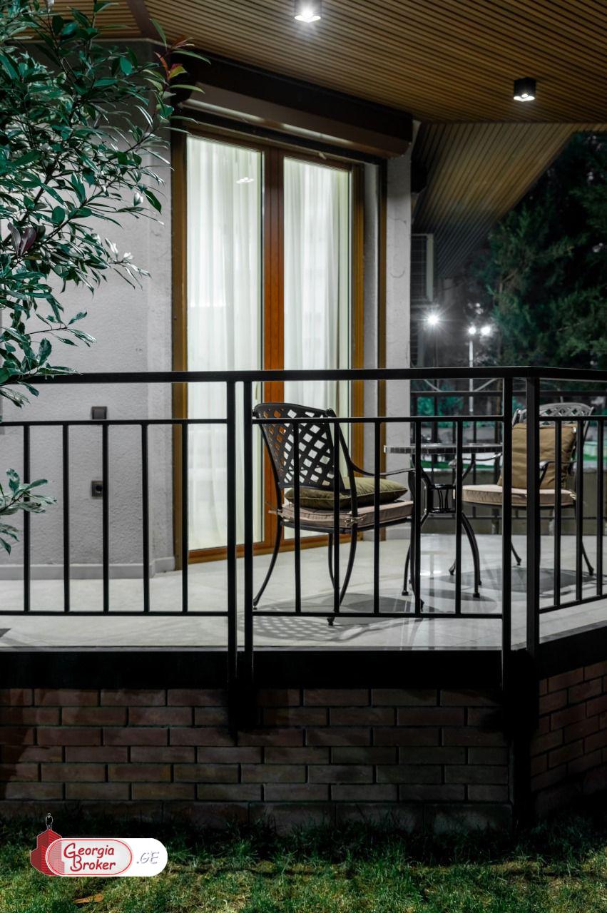 იყიდება ახალი გარემონტებული 4 ოთახიანი ბინა ვაკეში